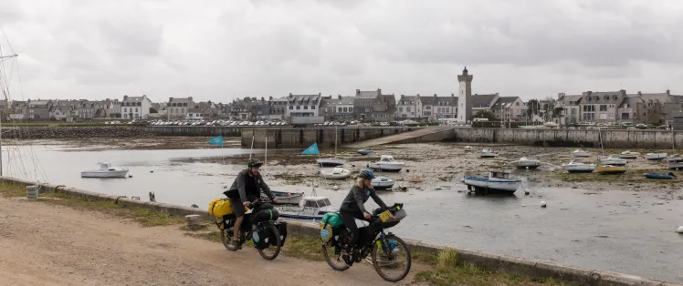 29-roscoff-phare-ENROUTECREATIVENOMAD_LAVELOMARITIME2021-0785.jpg
